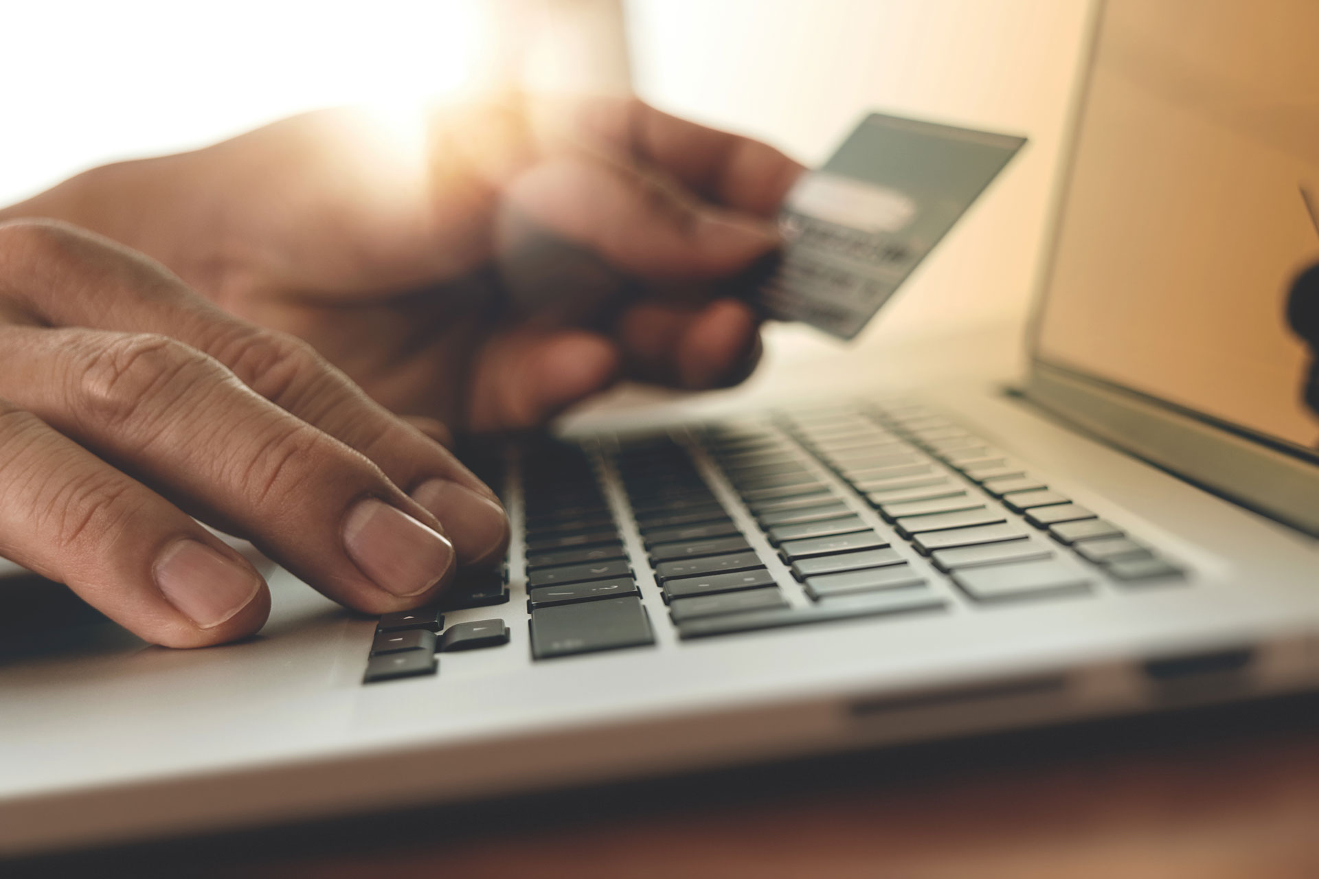 Közel 30 százalékkal nőtt az online kiskereskedelem 2017-ben